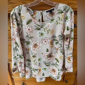 SIGNATURE STUDIO | NWT❗️ Women’s Floral Blouse